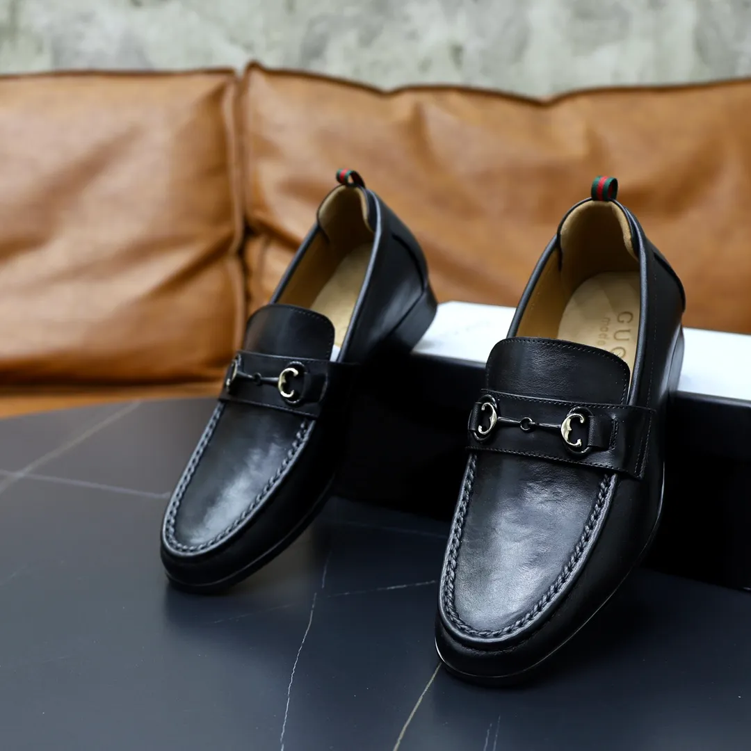 Men's shoes: 250🙅‍♂️🙅‍♂️🙅‍♂️Niuli Brand: GUCCI Size: 38-44 (45 can be customized) Level: Counter classic Material: Original soft cowhide upper Comfortable cowhide lining Original lightweight outsole Style category: Business casual footwear Driving leather shoes Color: Actual picture color